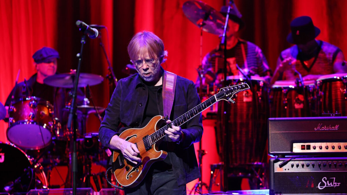 Watch Trey Anastasio Lead 19-Piece Love Rocks NYC House Band & Bill Murray On ‘Everything’s Right’