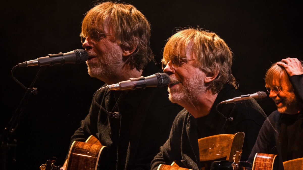 Trey Anastasio Tells Hilarious Aerosmith & Steven Wright Stories At Solo Acoustic Concert In Boston