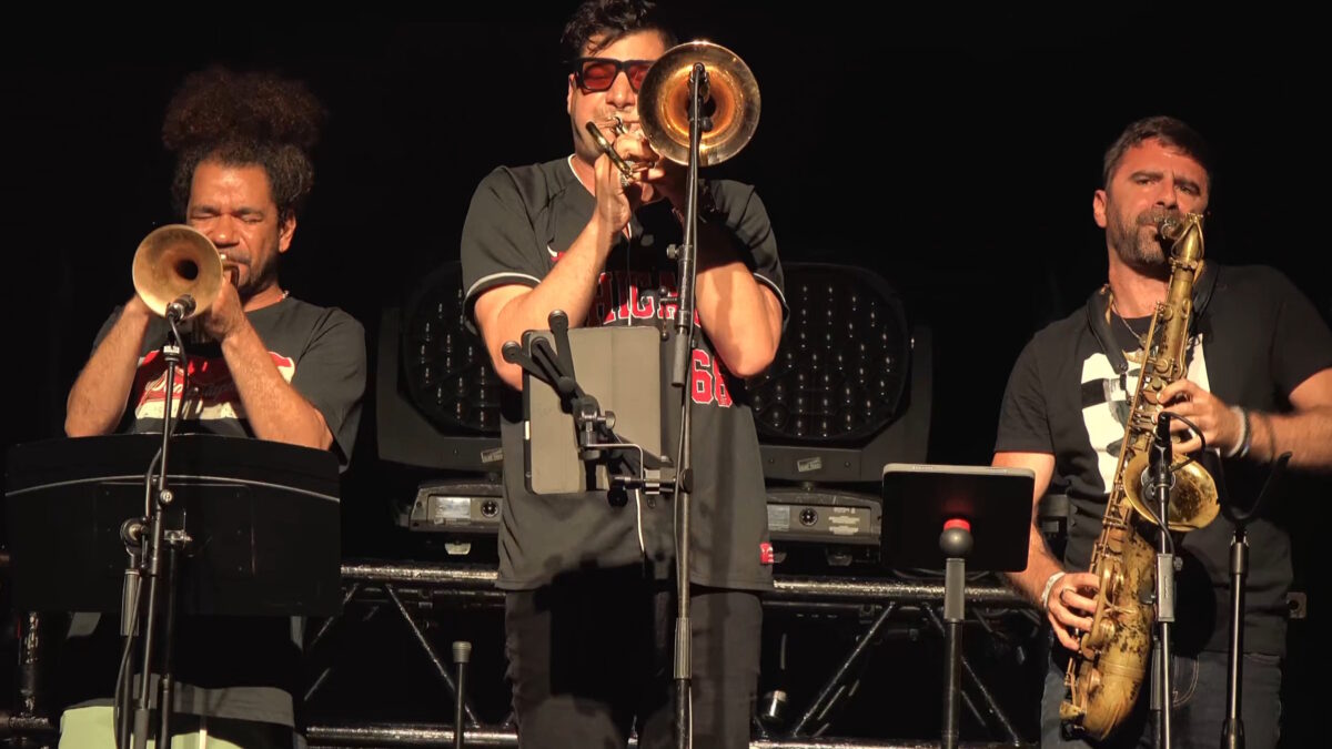 moe. Welcomes Dumpstaphunk Horns At Daze Between New Orleans
