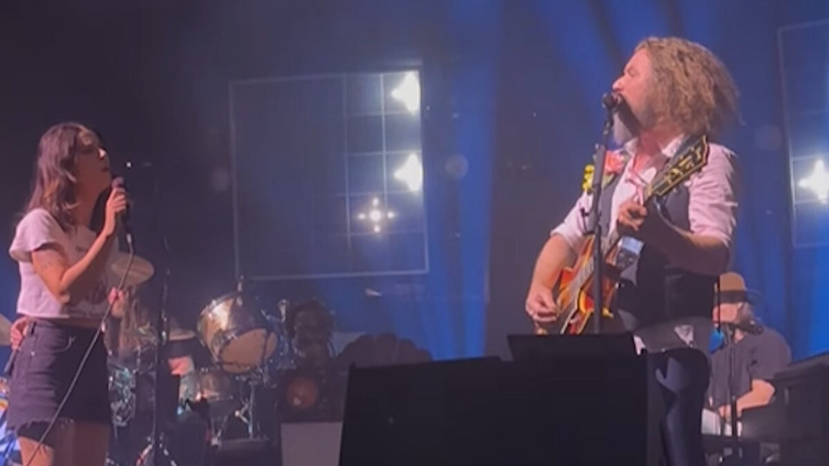 Watch My Morning Jacket & Grace Cummings' Memorable Willie Nelson Tribute In Austin