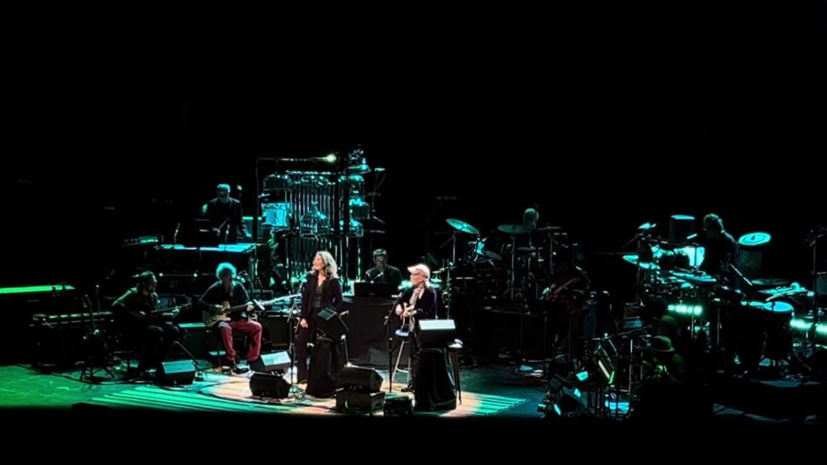 Paul Simon starts his intimate theater tour in New Orleans.