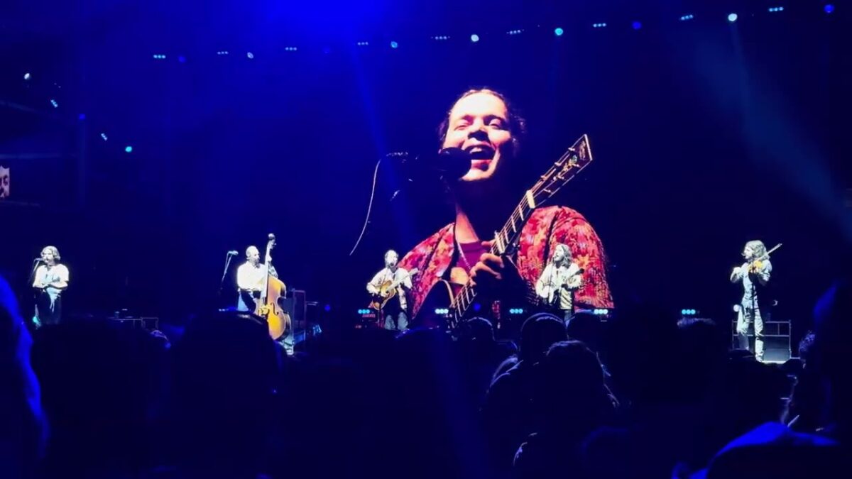 Billy Strings - Blue Mule (Live) (Muleskinner cover) Koka Booth Amphitheatre Cary NC 4/18/25