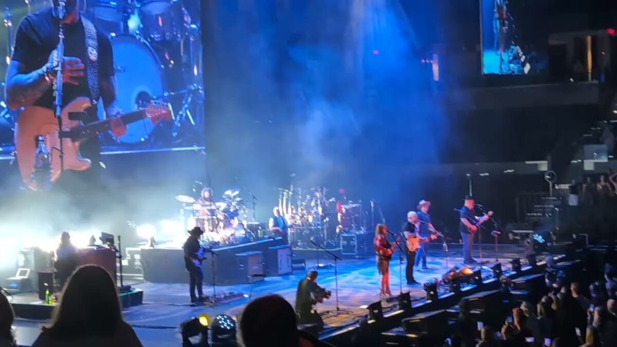 Zac Brown Band - LIVE - The Chain - Fleetwood Mac cover