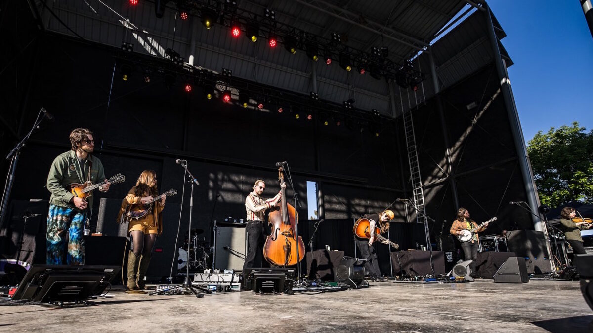 Billy Strings Welcomes Sierra Hull For Bluegrass Classics In Idaho