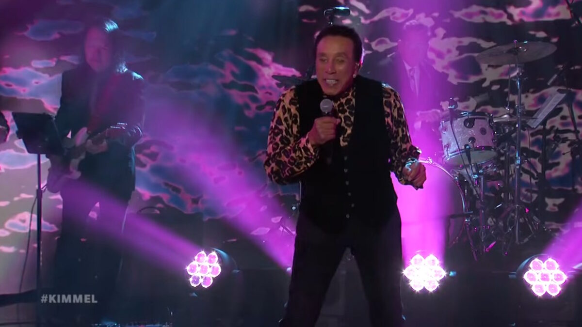 Motown Legend Smokey Robinson Brings Classic Cool & New Soul To 'Jimmy Kimmel Live'
