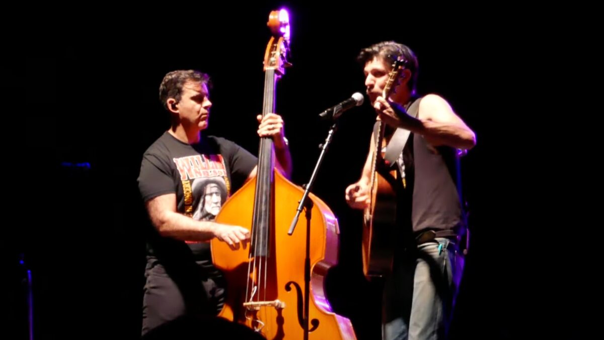 The Avett Brothers Break Out Billy Joel Cover In Richmond