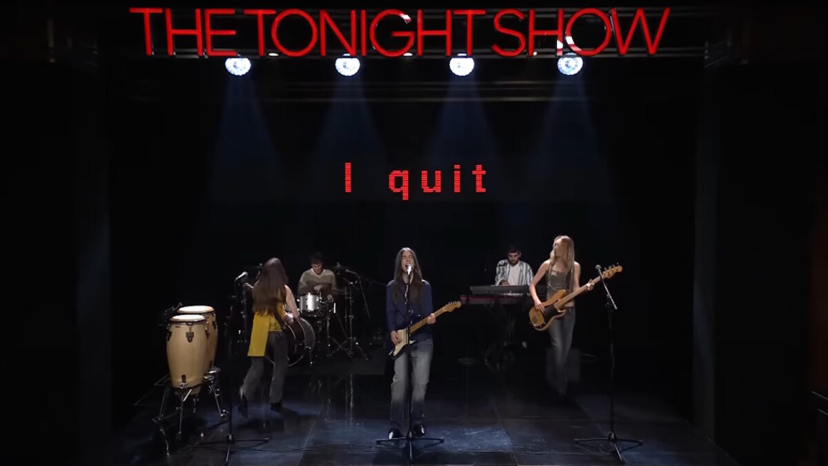 Watch HAIM Talk New Album 'I quit' & Perform ‘Down to be wrong’ On ‘Fallon’