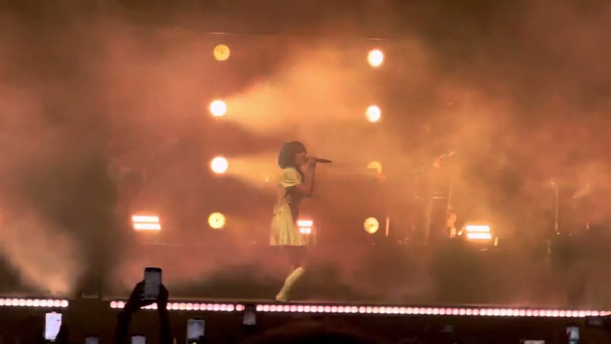 Halsey - 6/24/2025 - Carry The Weight