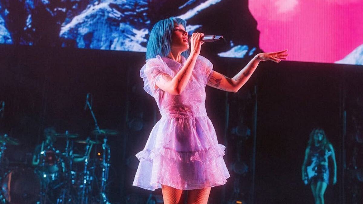 Halsey Performs New Song ‘Carry The Weight’ At Salt Lake City Concert