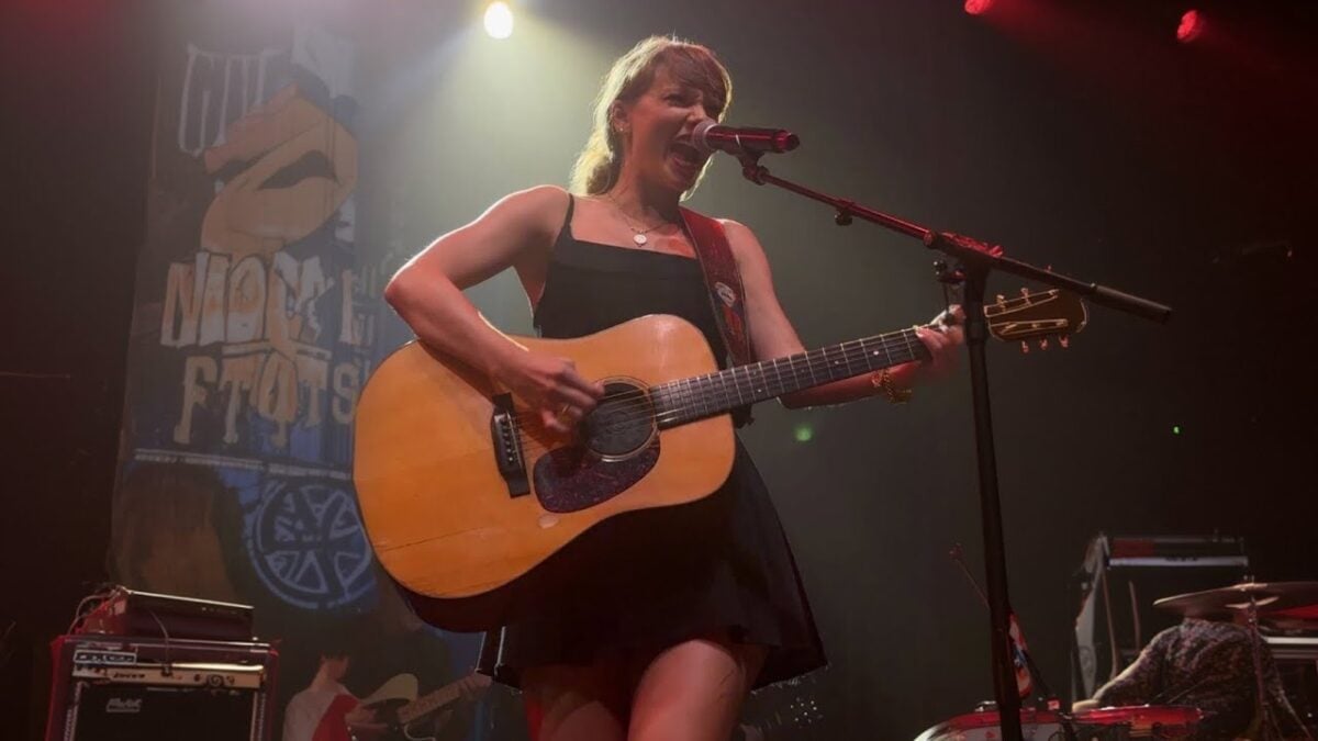 Taylor Swift surprise performance of ‘Shake It Off’ at the Tight Ends & Friends concert in Nashville