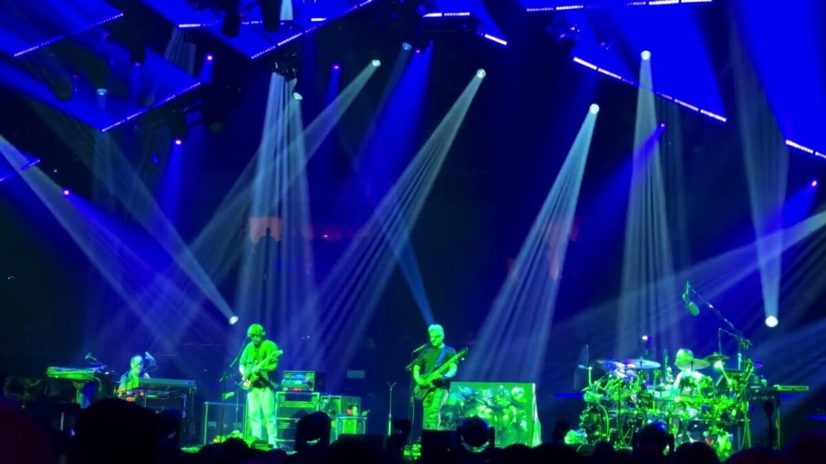 Phish - 10 A Wave of Hope - SNHU Arena Manchester NH June 21st 2025