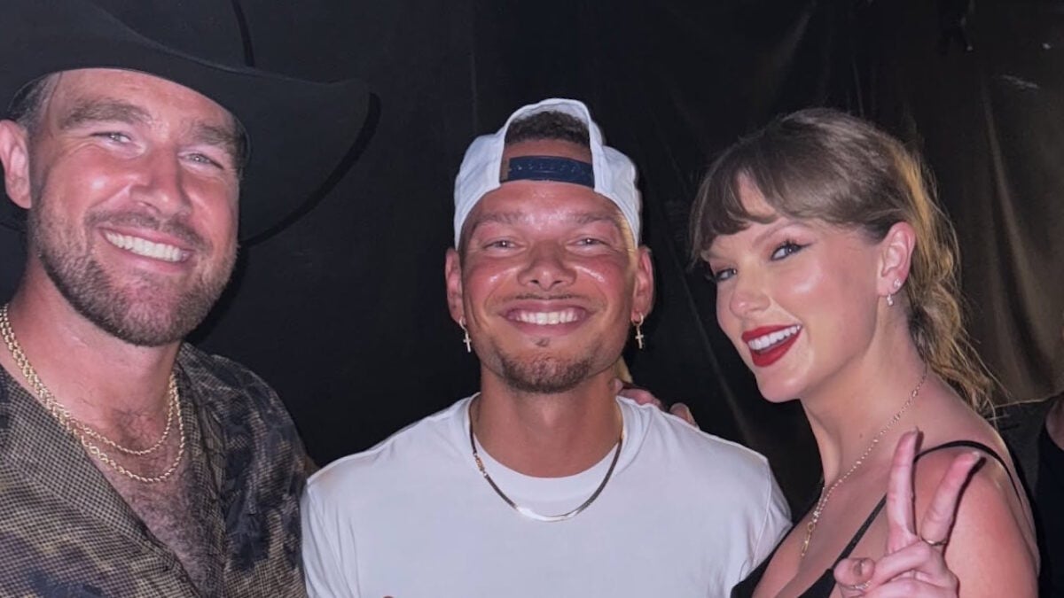 Taylor Swift Performs Surprise ‘Shake It Off’ With Kane Brown At Tight Ends & Friends