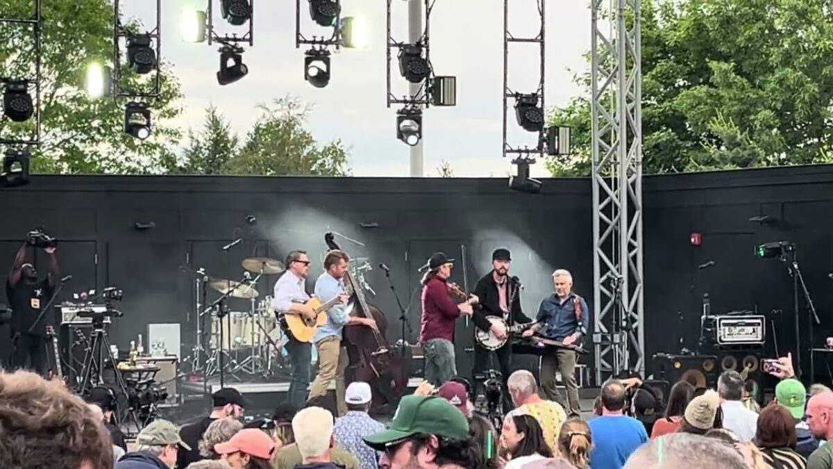 Infamous Stringdusters - 06-01-2025 - Possum (phish cover) - Levitt Pavilion (Westport, CT)