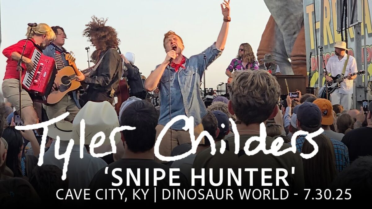 Tyler Childers Performs 'Snipe Hunter' at Dinosaur World | Cave City, KY - 7.30.25