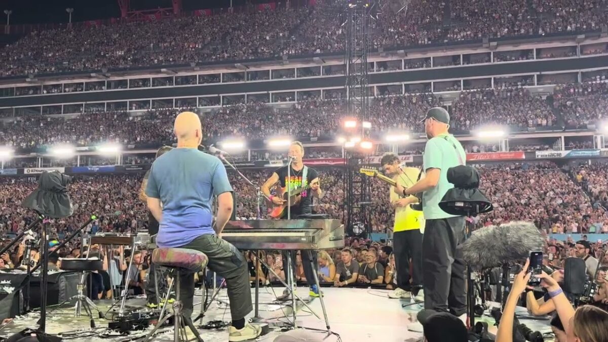 Coldplay with Keith Urban, Sparks and Til Kingdom Come in Nashville