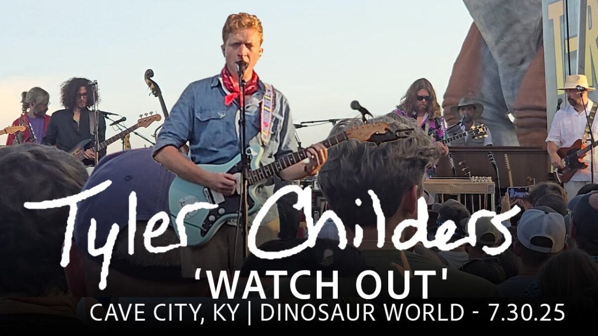 Tyler Childers Performs 'Watch Out' at Dinosaur World (Cave City, KY - 7.30.25)