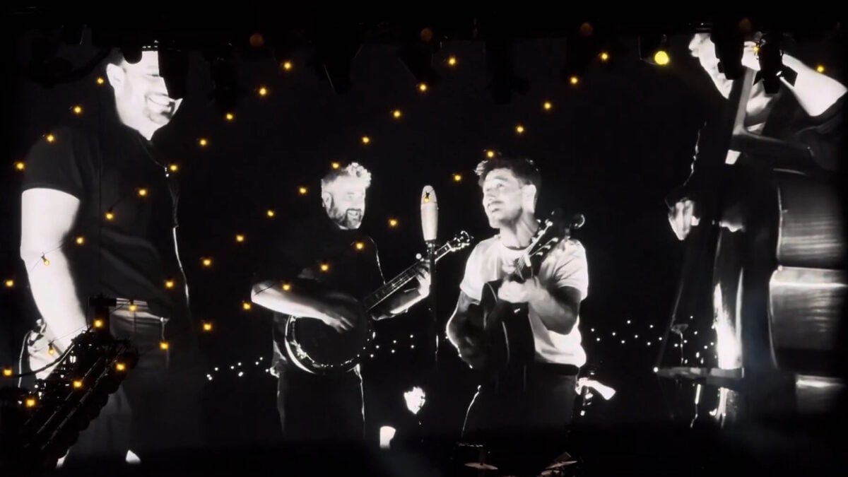 Mumford & Sons Fit ‘Wagon Wheel’ Cover Into Red Rocks Concert