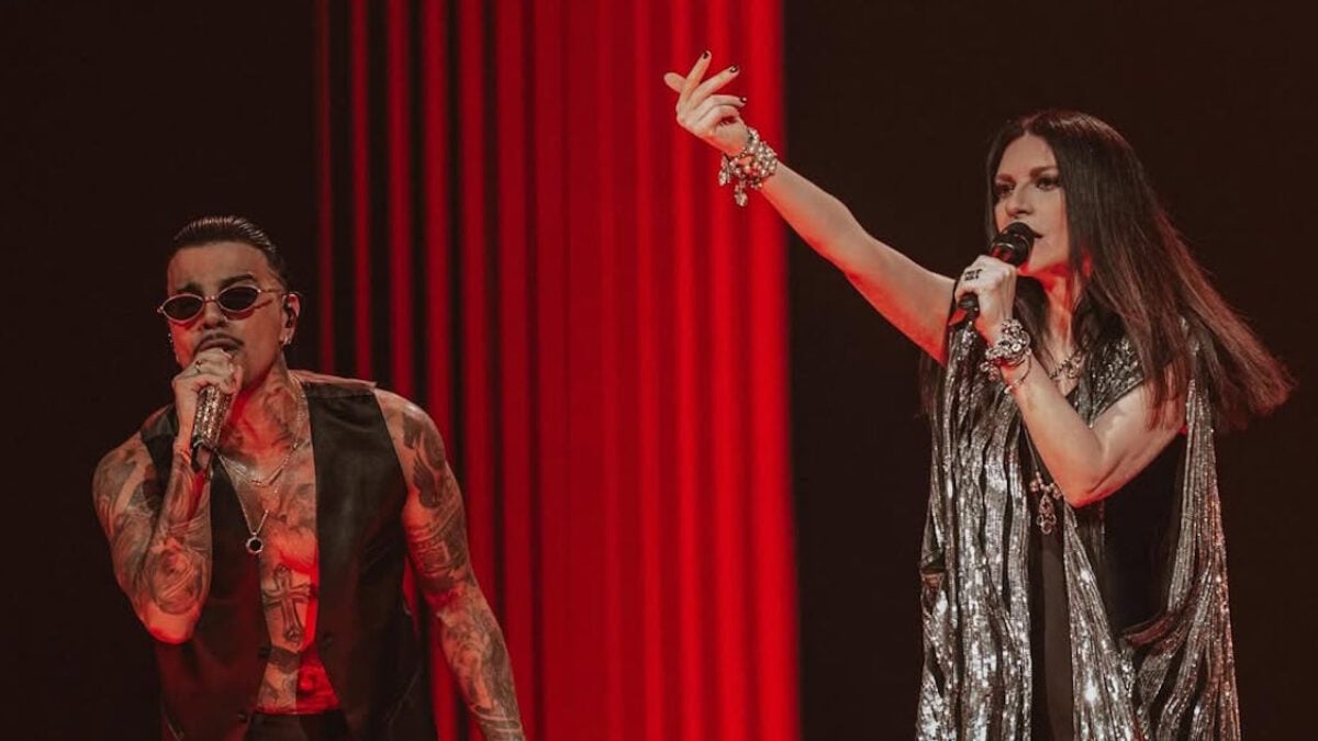 Rauw Alejandro Welcomes Laura Pausini For 1st Live ‘Se Fue’ Collaboration In Milan