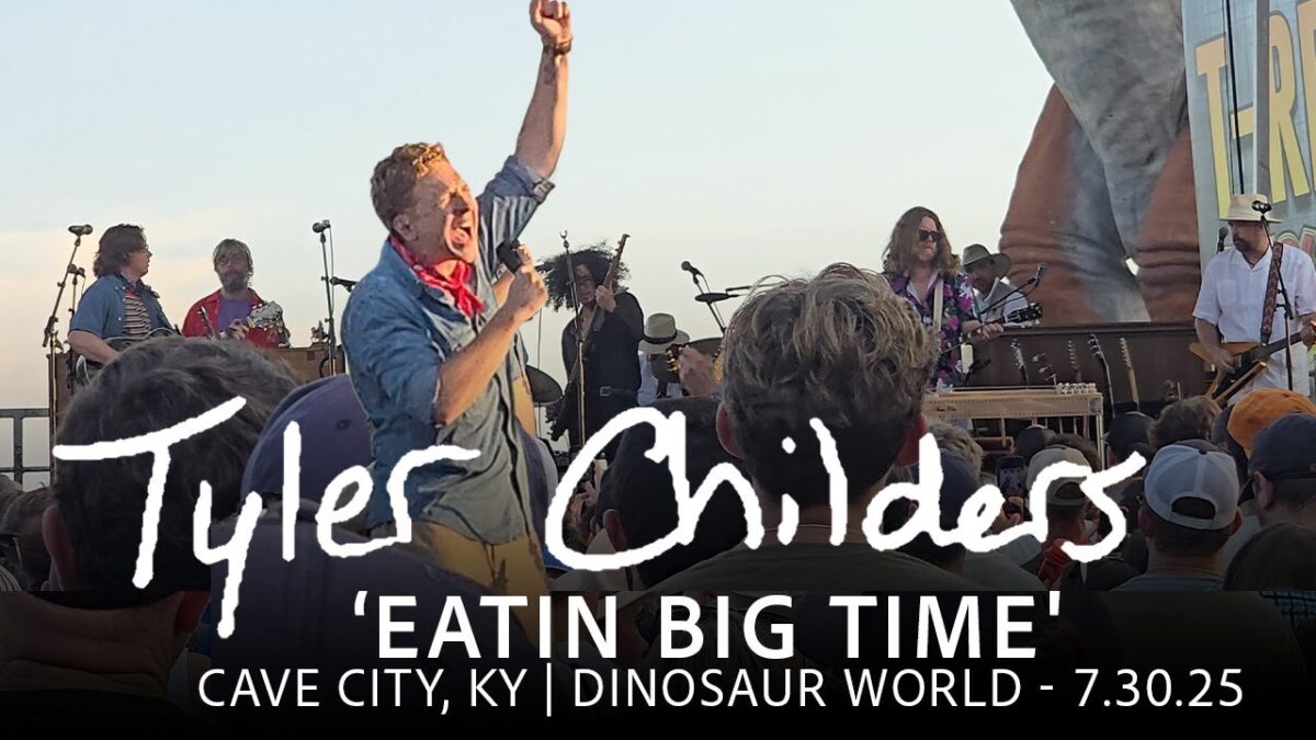 Tyler Childers Performs 'Eatin Big Time' at Dinosaur World | Cave City, KY (July 30, 2025)