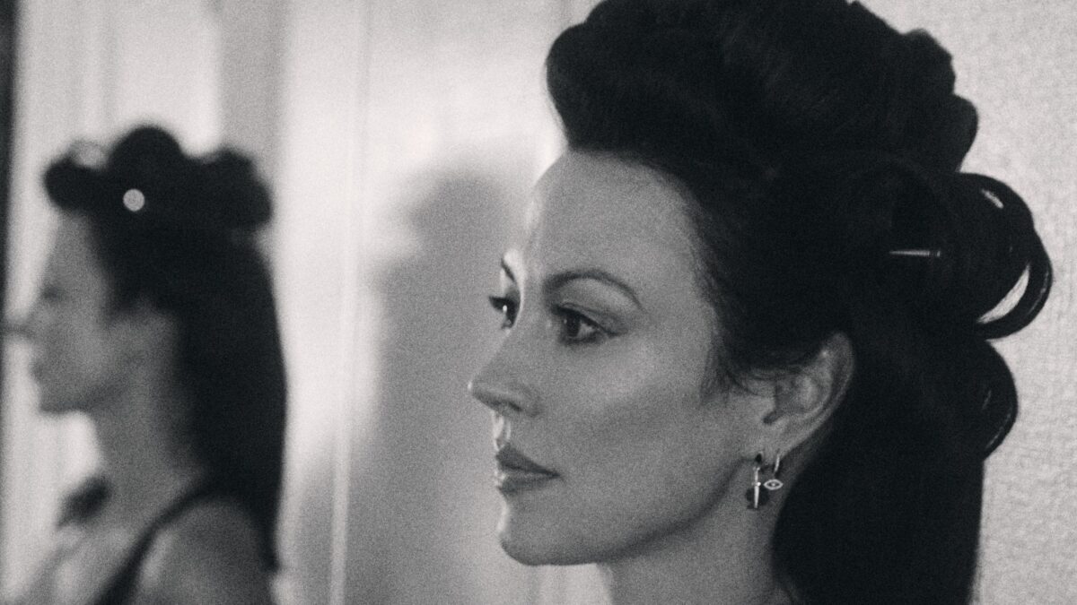 Amanda Shires Releases 'Nobody's Girl' Rocker ‘Piece Of Mind’