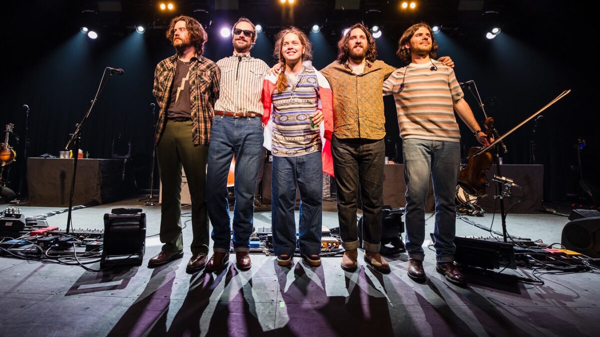 Billy Strings Covers David Grisman’s ‘Dawg’s Rag’ In Vancouver