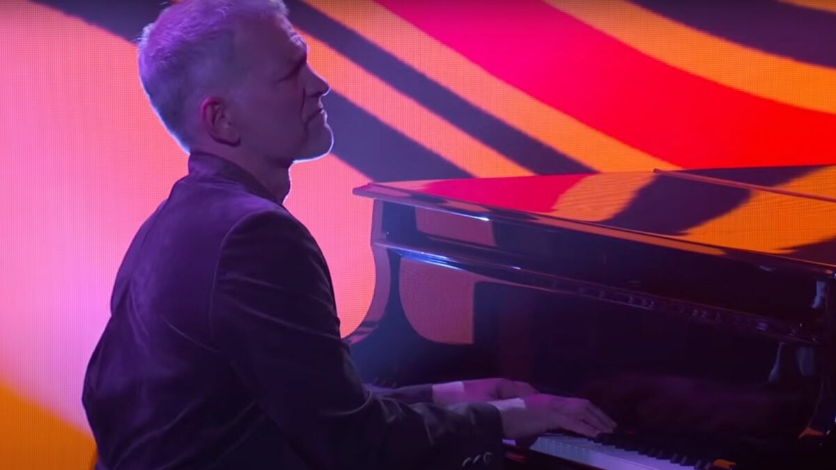 Watch Brad Mehldau, Chris Thile & More Cover Elliott Smith On 'Kimmel'