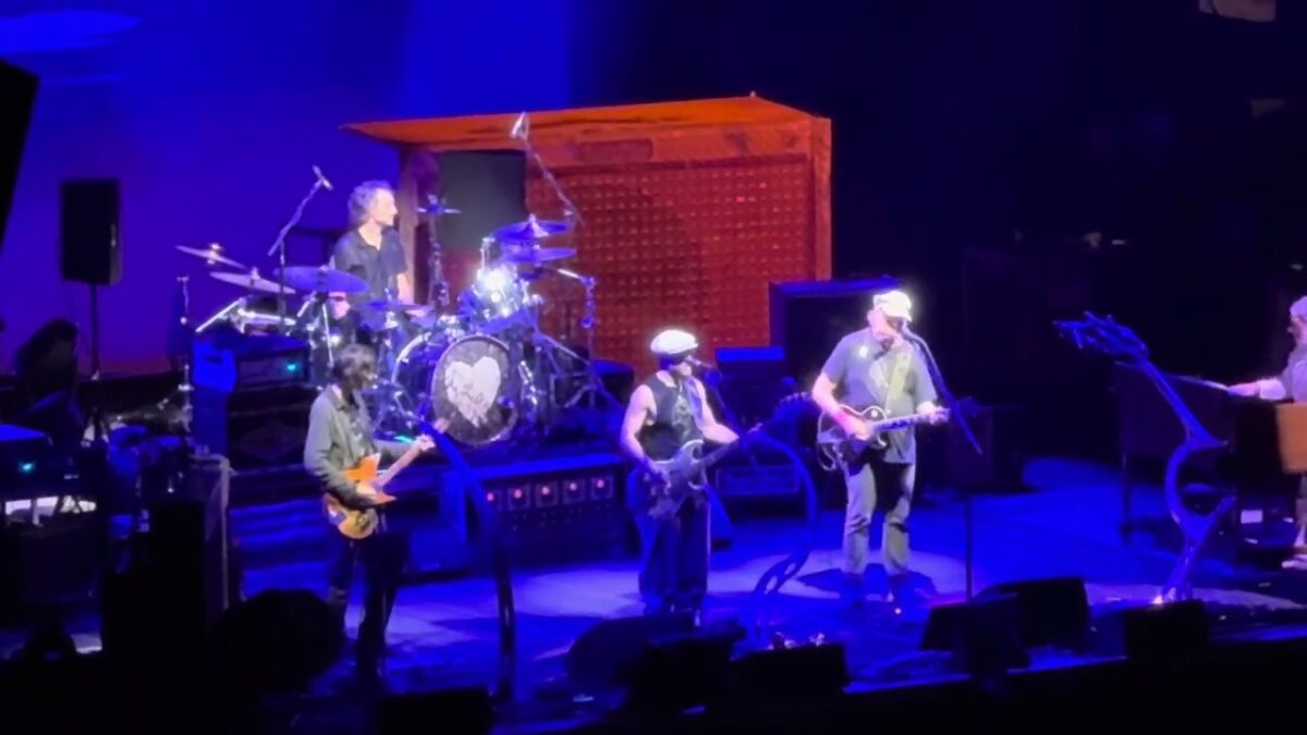 Neil Young & The Chrome Hearts - Singer Without A Song 8-23-25 Jones Beach Theater, Wantagh NY