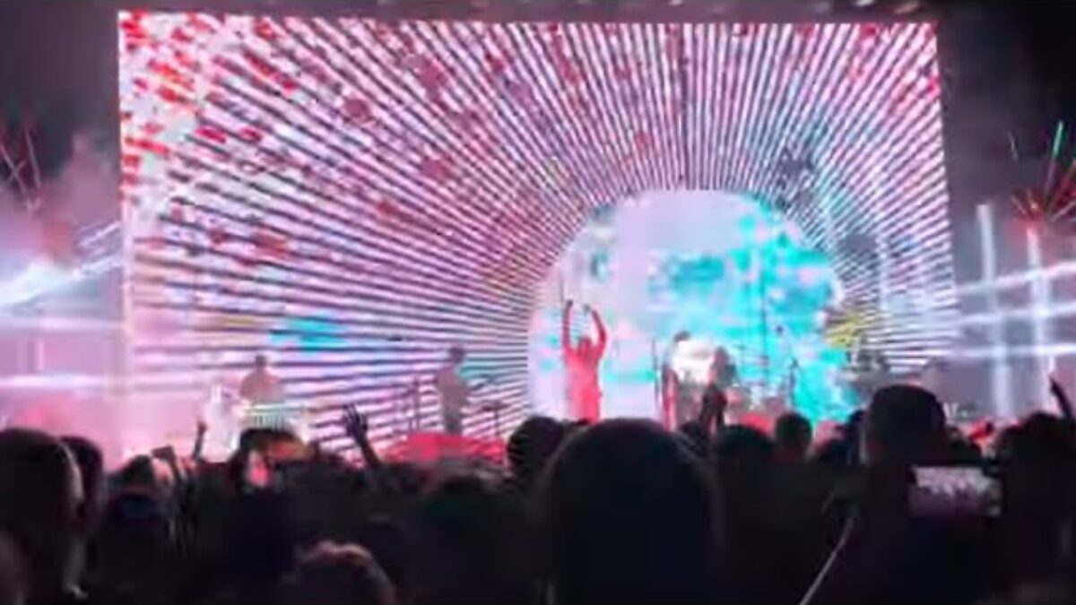 The Flaming Lips & Modest Mouse -Tribute to Ozzy Osborne (War Pigs) Red Hat Amphitheater Raleigh NC