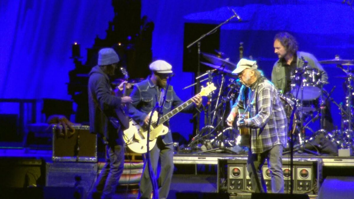 Neil Young & The Chrome Hearts Ambulance Blues Jones Beach 8/23/25 [4K]