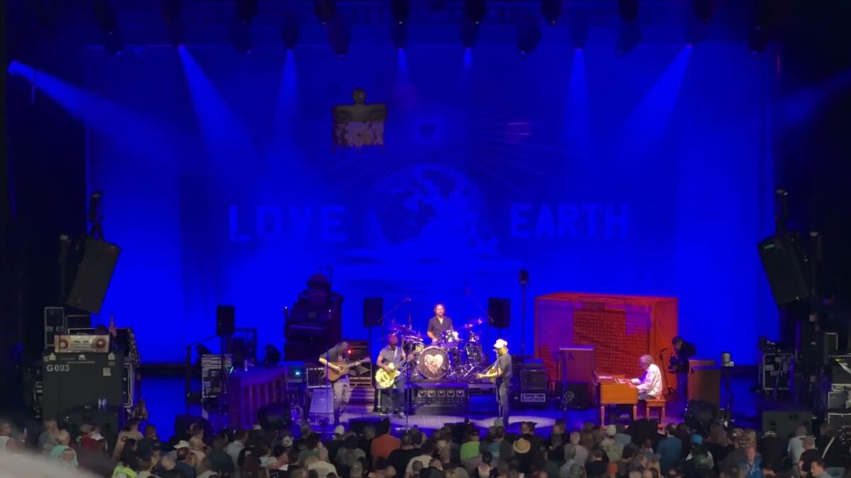 Neil Young & The Chrome Hearts - Ambulance Blues - 8/13/25 - Pine Knob Amphitheater near Detroit