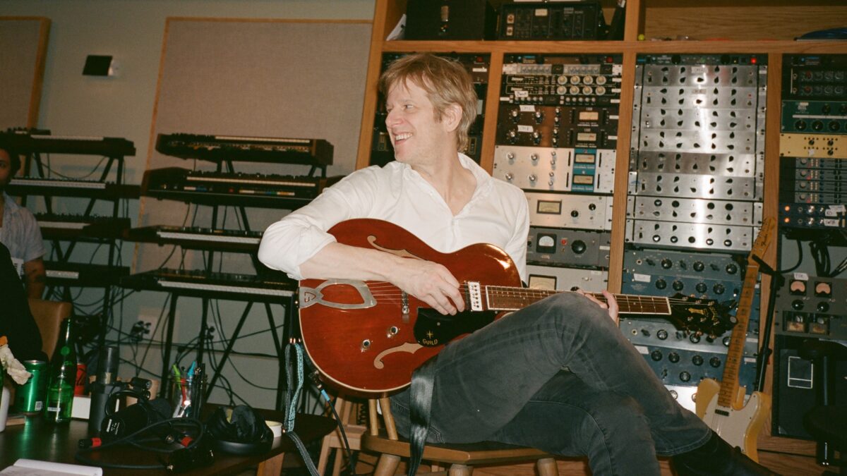 Spoon Shares ‘Chateau Blues’ & ‘Guess I’m Fallin In Love’ Singles, 1st New Music in 3 Years