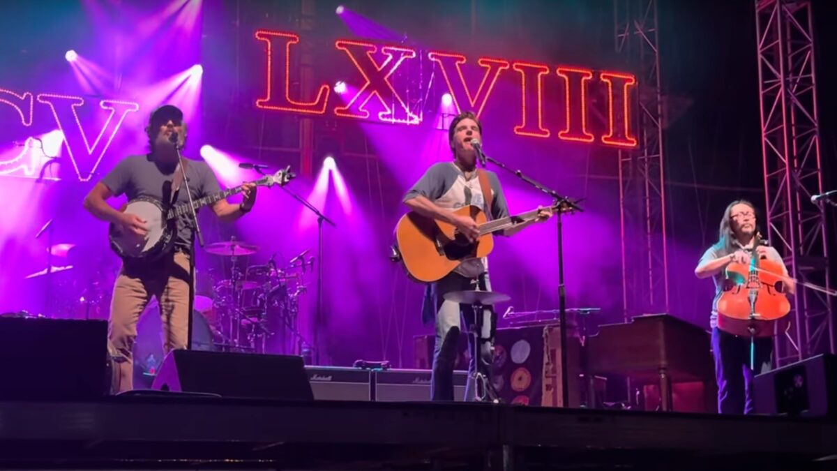 The Avett Brothers Dust Off ‘Carolina Jubilee’ Gem In Maine