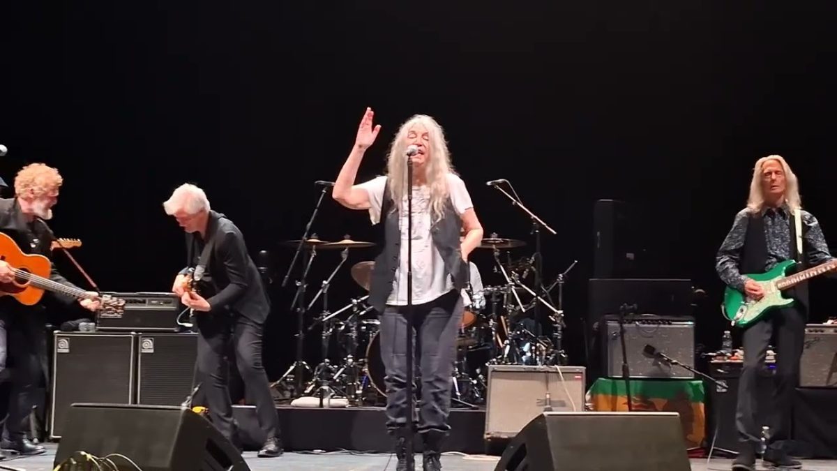 Patti Smith with Glen Hansard - "People Have The Power" @ 3Arena Dublin Ireland 6/10/25