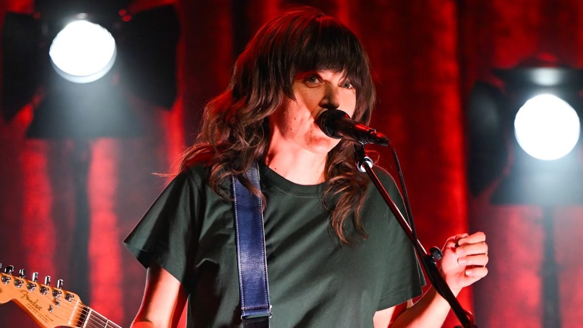 Courtney Barnett Says 'Stay In Your Lane' On 'Fallon'
