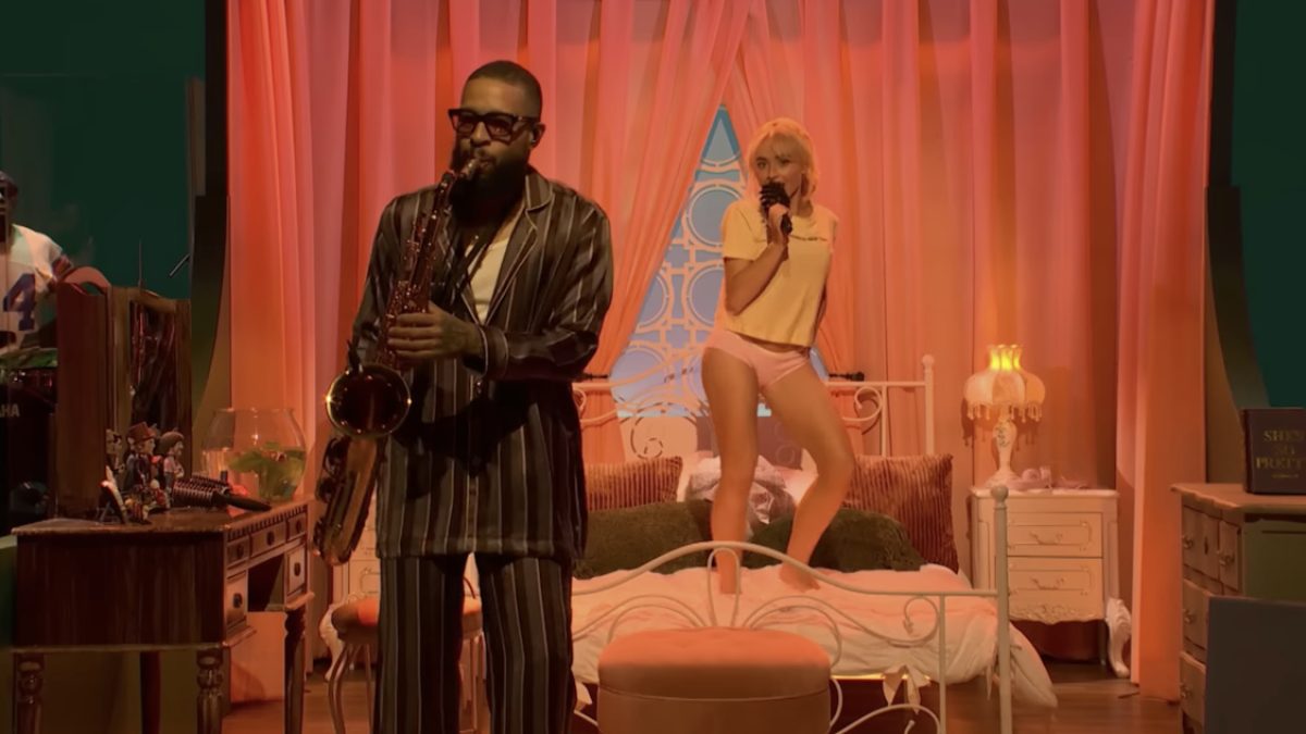 Trey Anastasio Band’s Kenneth Whalum Plays Saxophone With Sabrina Carpenter On ‘SNL’
