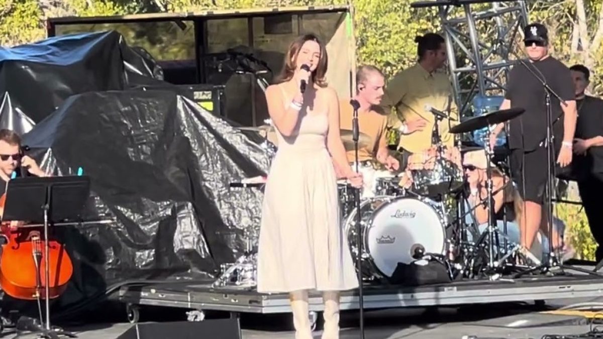 Lana Del Rey Performs Neil Young’s ‘Needle And The Damage Done’ At Harvest Moon