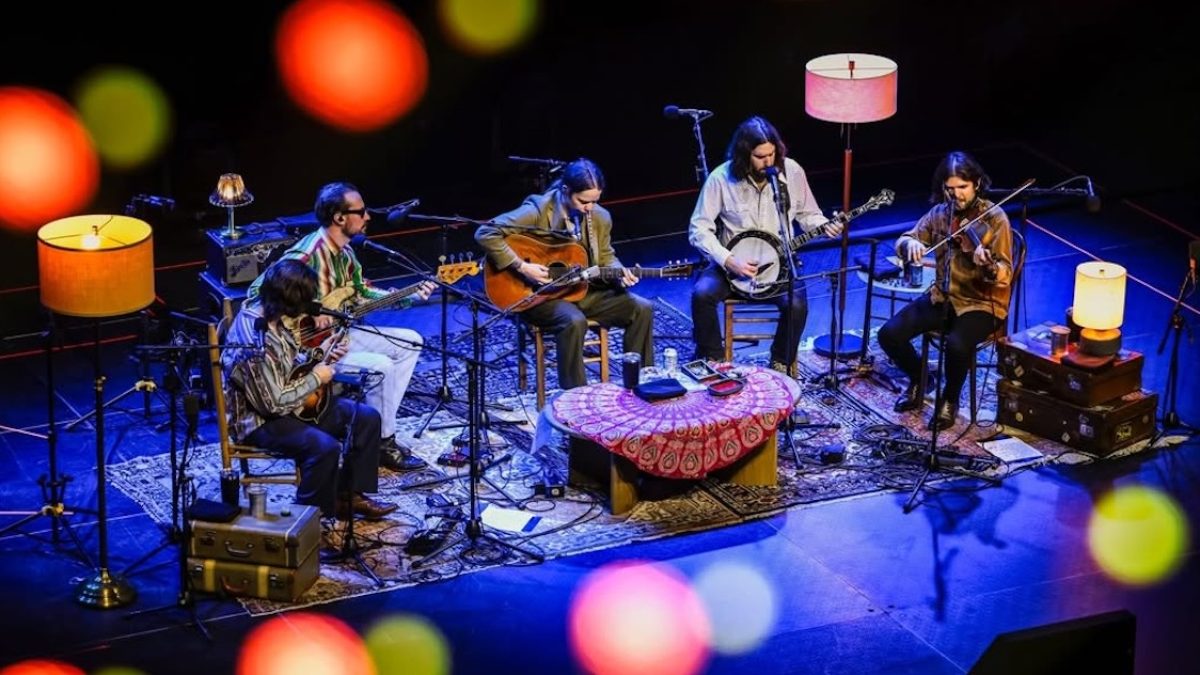 Billy Strings Sits Down For Special Show In Austin