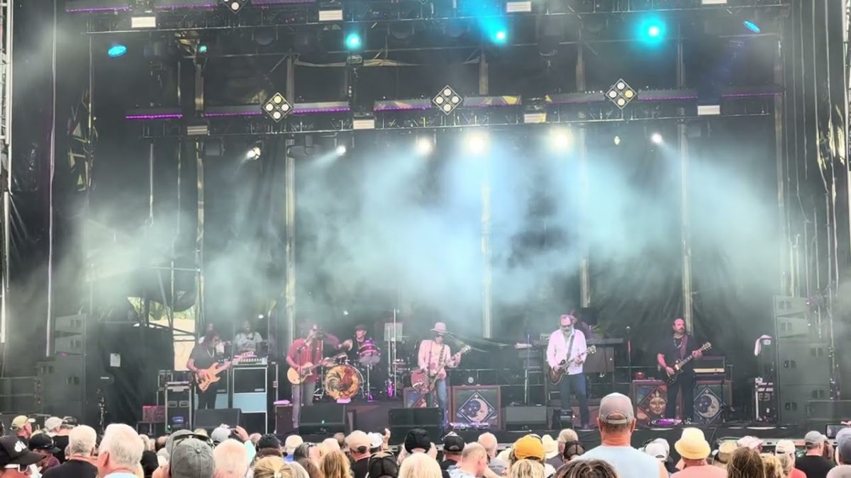 Blackberry Smoke - Ain’t Wastin’ Time No More