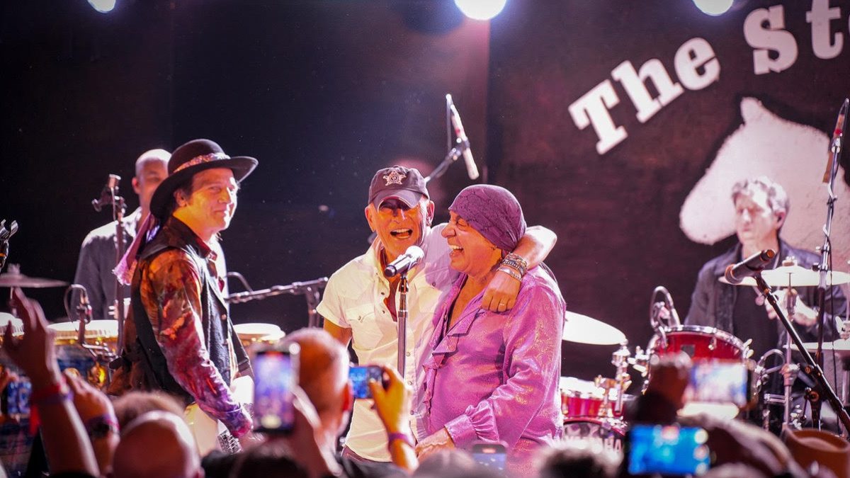 Bruce Springsteen Joins Steven Van Zandt For WhyHunger Benefit At The Stone Pony