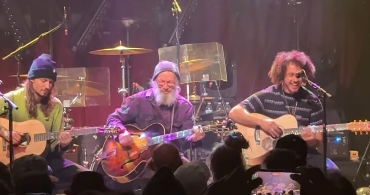 Dogs In A Pile Kimock