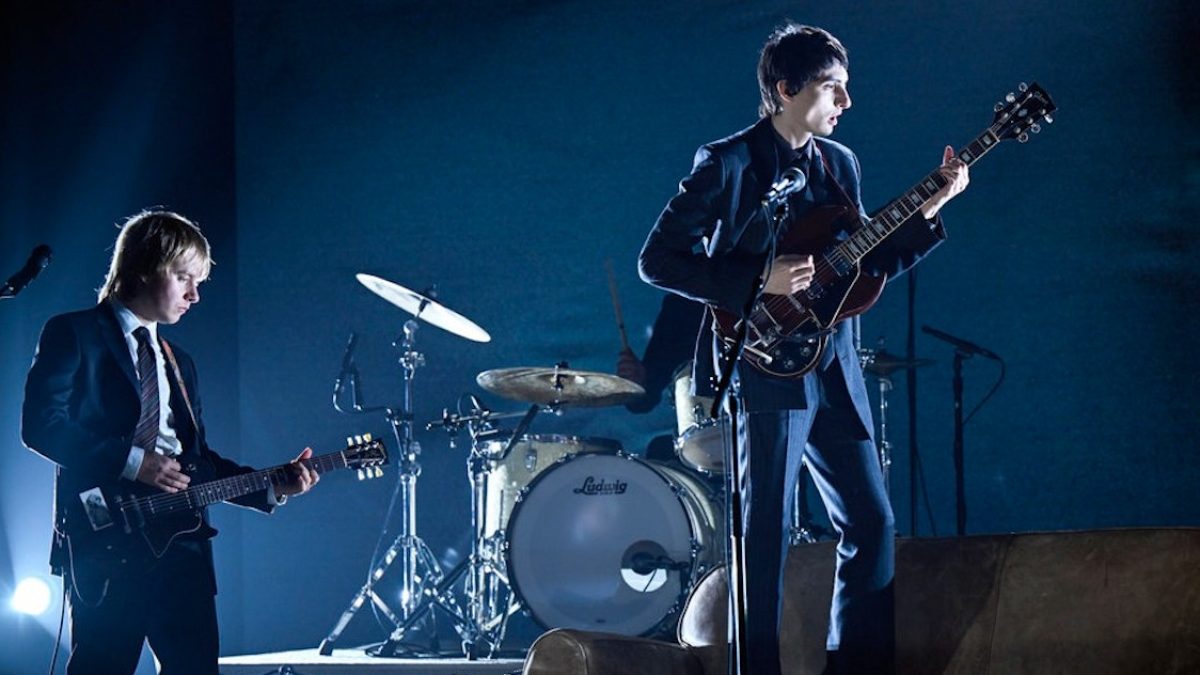 Finn Wolfhard Brings Nostalgic Rocker 'Trailers after dark' To 'Fallon'