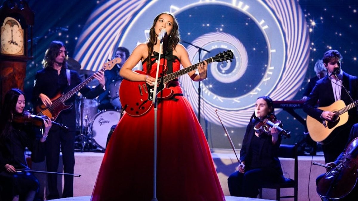 Laufey Brings Bossa Nova To 'Fallon' With 'Lover Girl' Performance