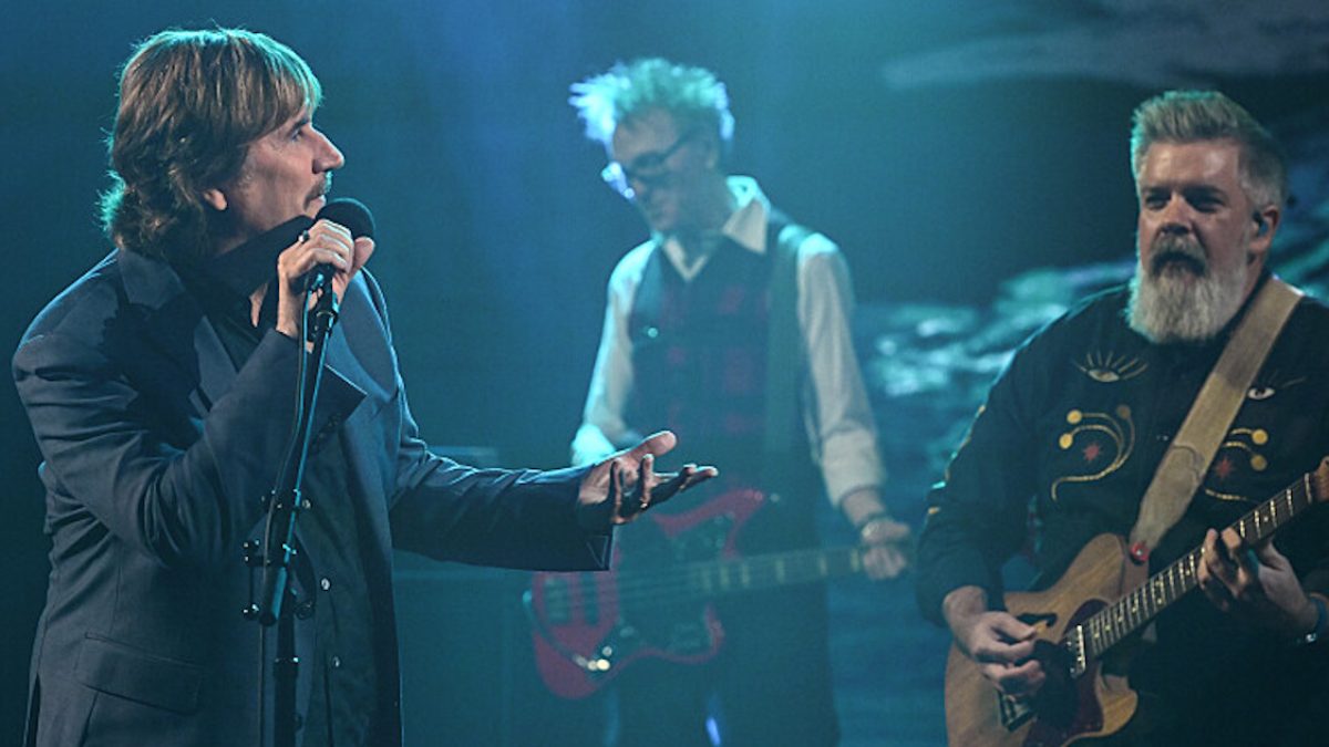 The Mountain Goats Perform ‘Cold At Night’ With The Replacements’ Tommy Stinson On ‘Colbert’