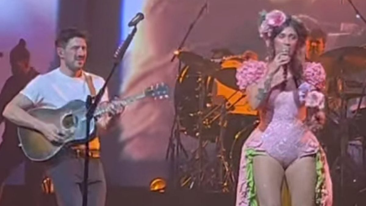 Sierra Ferrell Goes ‘American Dreaming’ With Mumford & Sons Members In England
