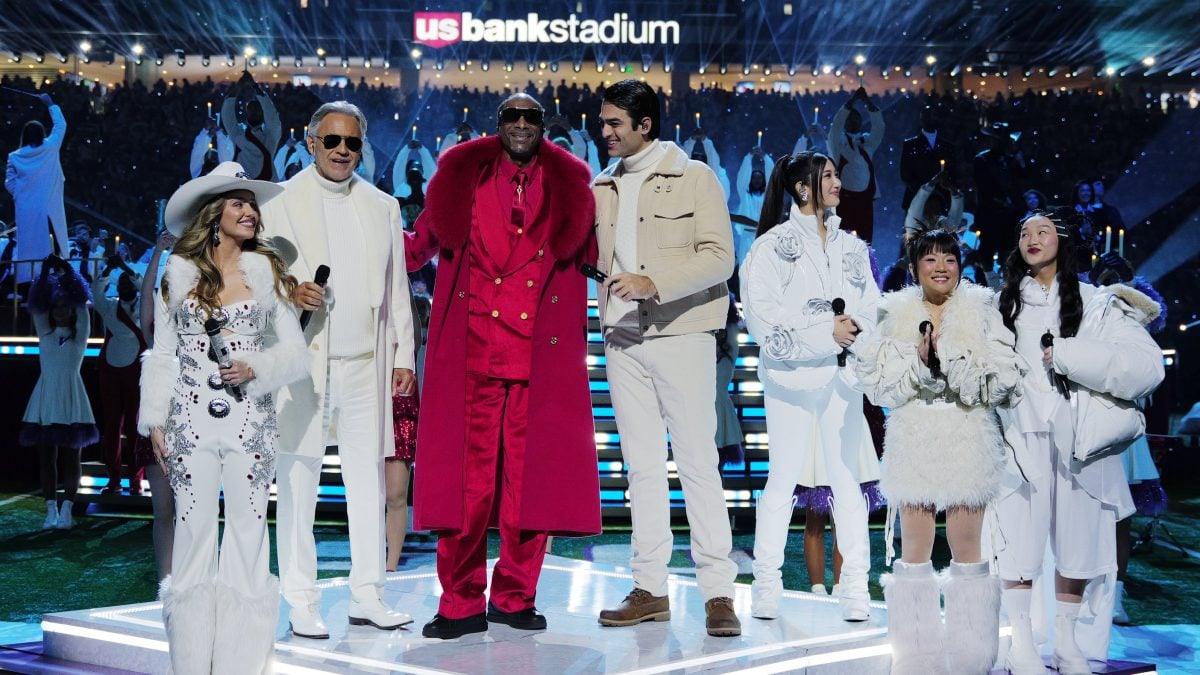 Snoop Dogg Performs NFL Halftime Show With Lainey Wilson, KPop Demon Hunters & More