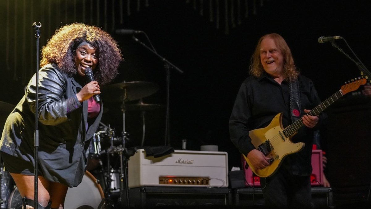 Gov't Mule Throws Back To 1971 With Yola, Jackie Greene, Louis Cato & More On New Year's Eve At The Beacon Theatre