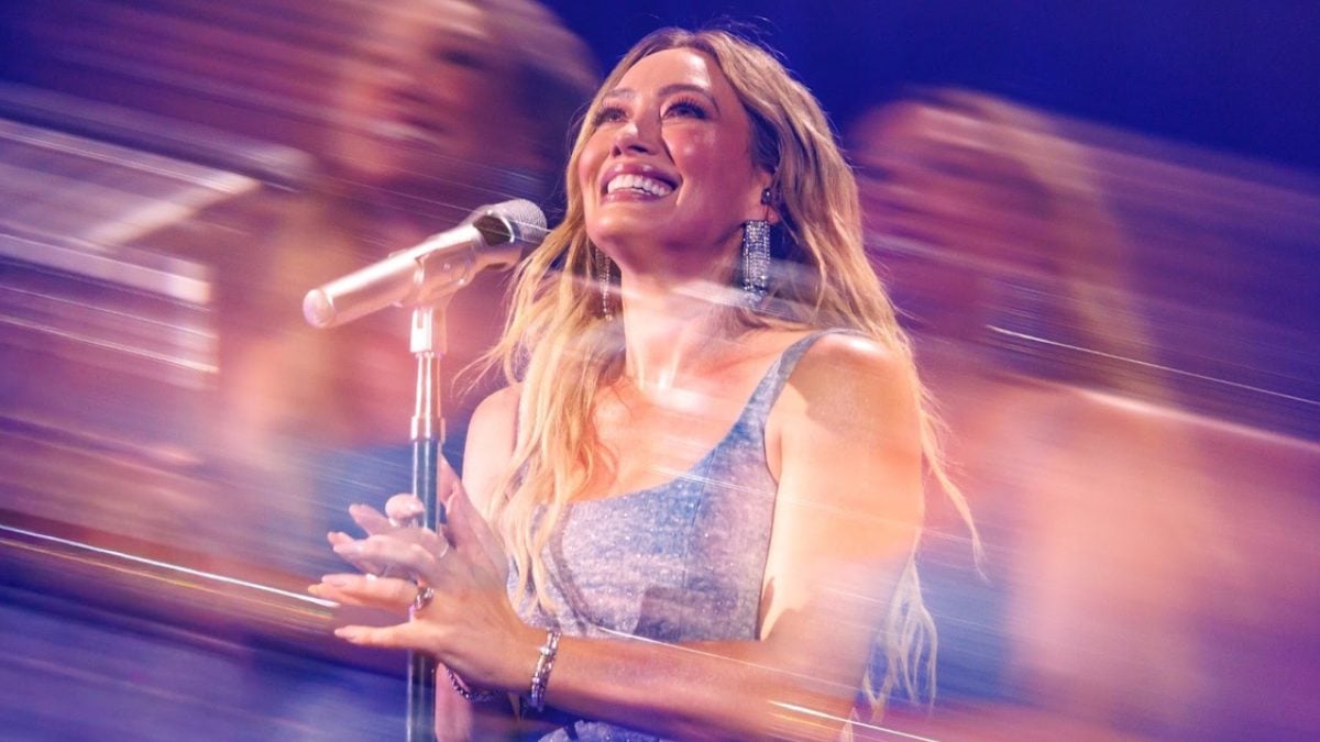 Hilary Duff Performs For 1st Time In Over A Decade