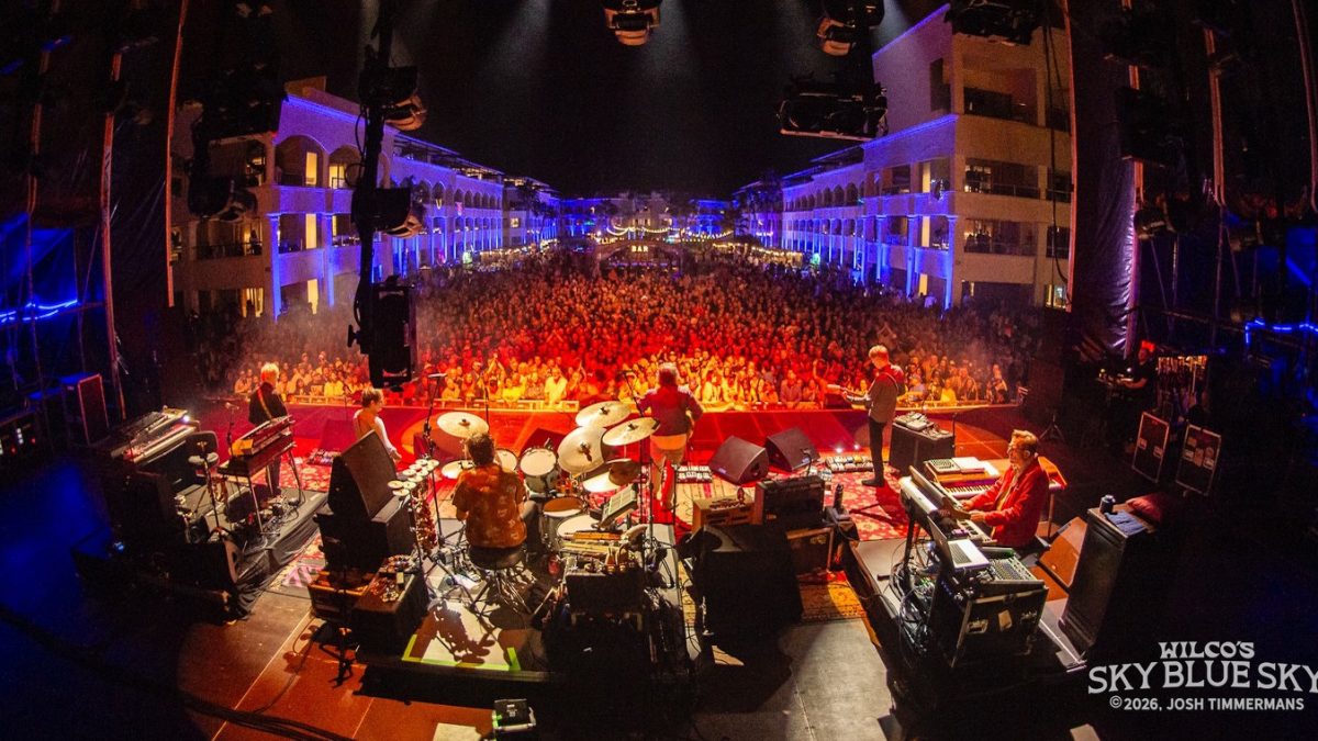 Wilco Salutes Bob Weir, Dusts Off Rarities On Opening Night Of Sky Blue Sky 2026