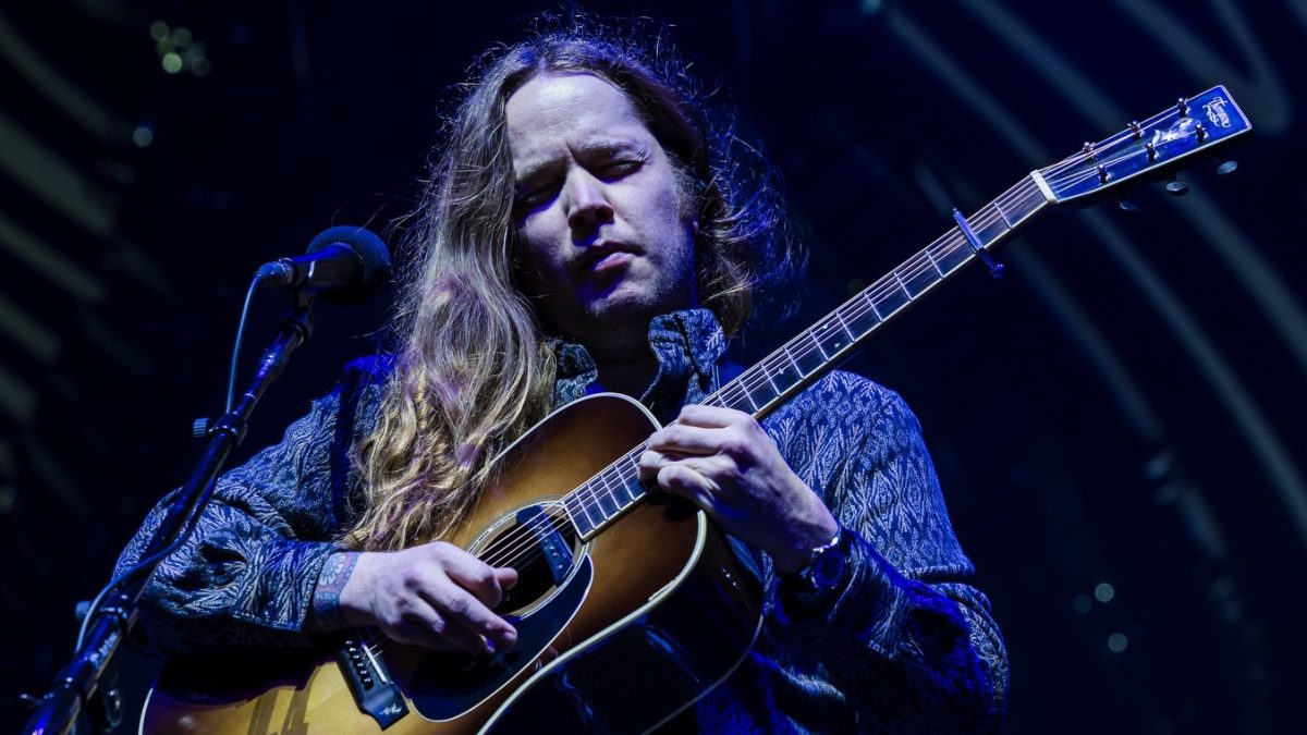 Billy Strings Offers 1st Glimpse Of Fall Tour 2026