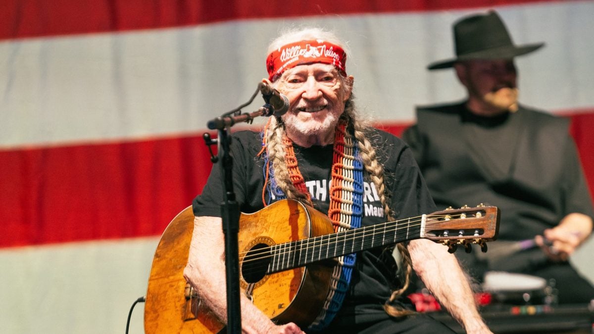 Willie Nelson Enlists Avett Brothers, Sheryl Crow, Wilco & More For 2026 Outlaw Music Festival Tour
